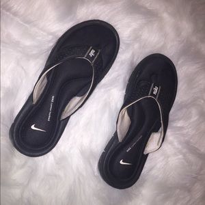 Nike comfort sandals (USED)